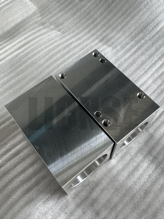 Por que são preferidas máquinas-ferramentas e peças de equipamentos para processamento de alumínio?