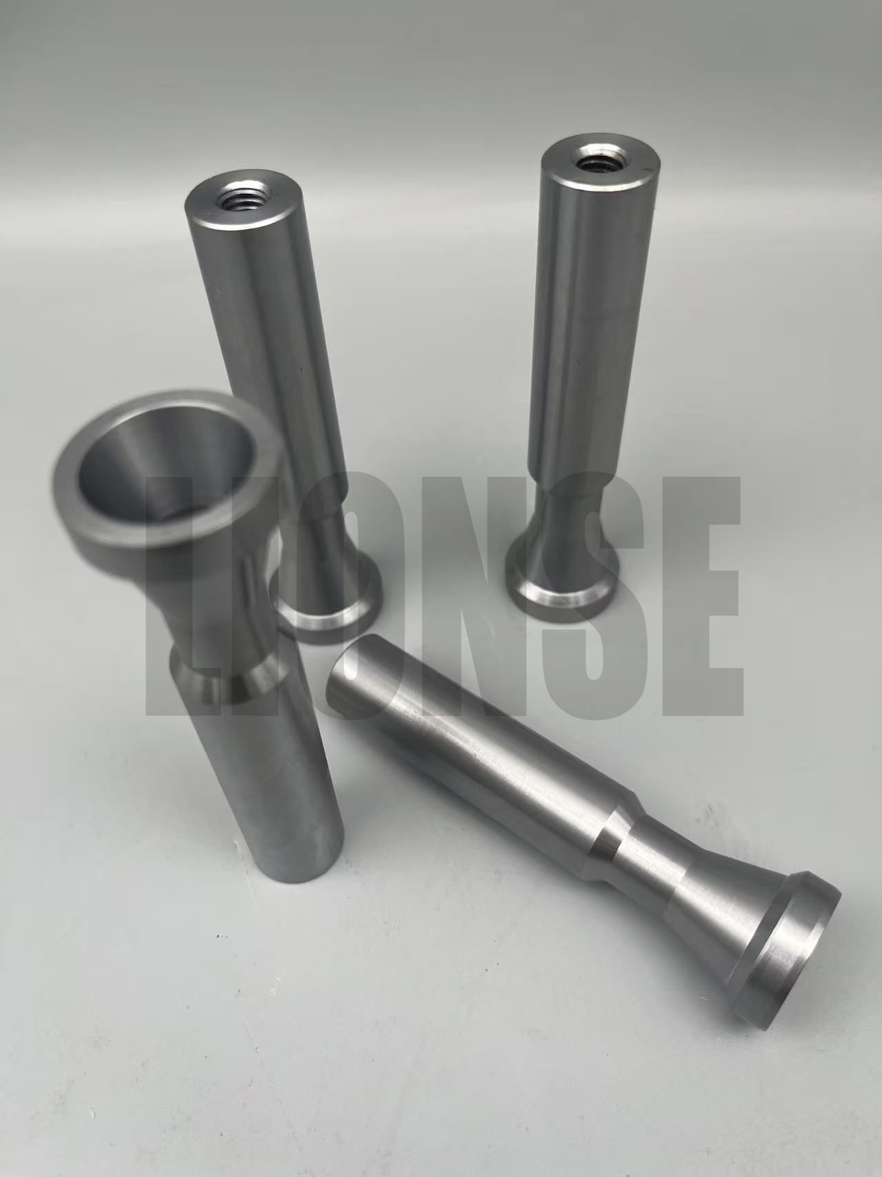 O que são espaçadores roscados usinados em CNC personalizados?