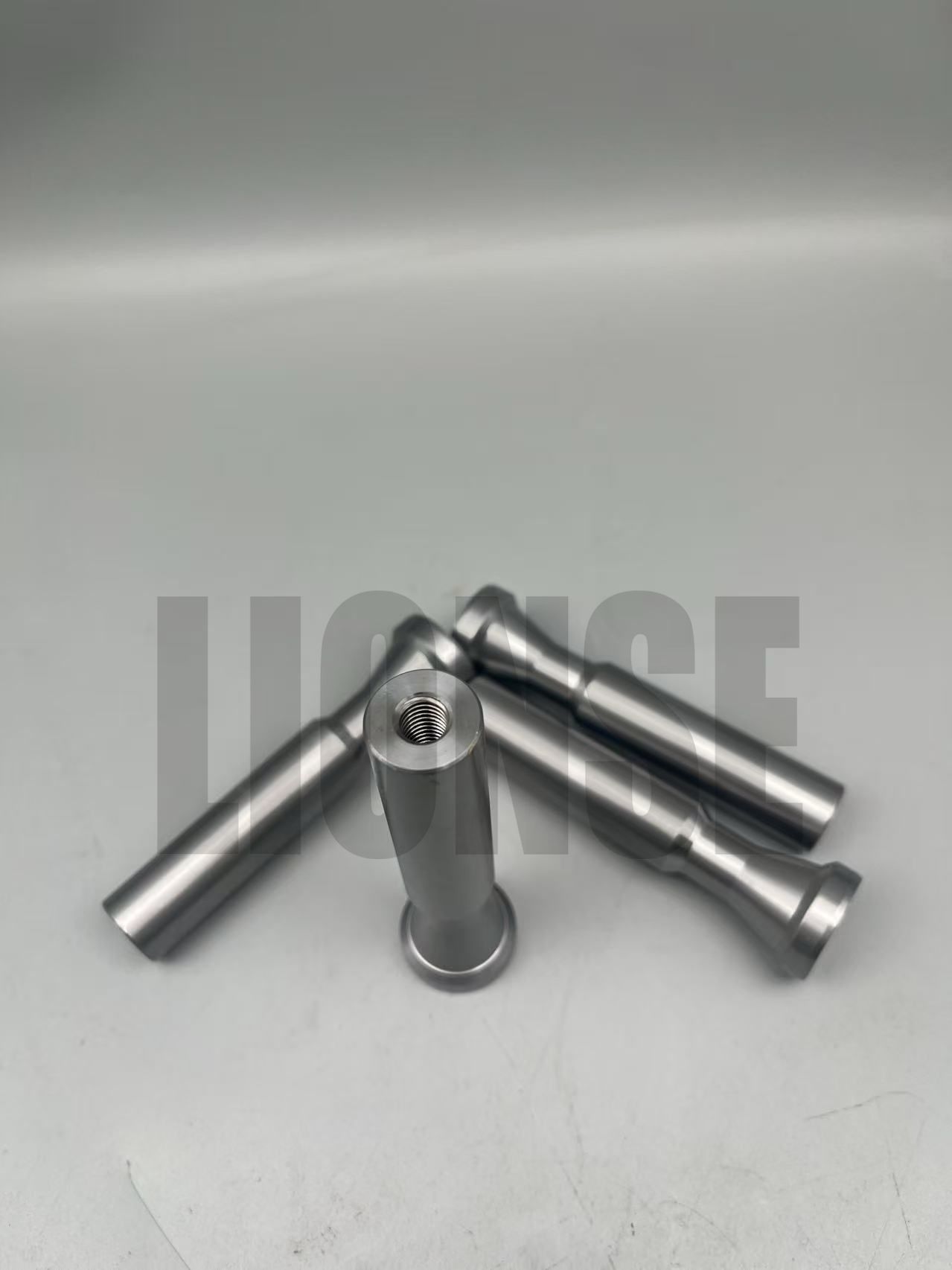 Como são feitos os espaçadores roscados usinados CNC personalizados?